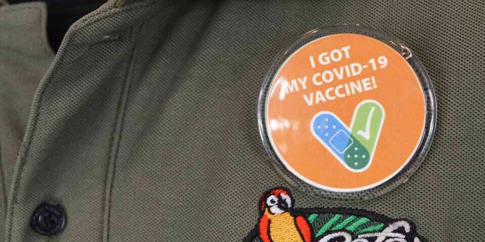 เข็มกลัดอะคริลิค