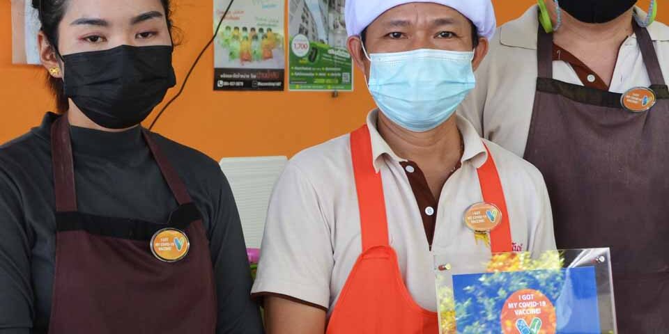 food1 เข็มกลัดอะคริลิค