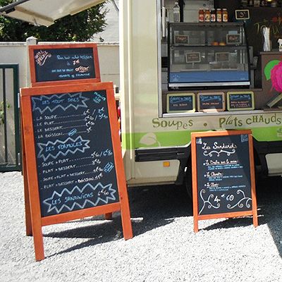 กระดานดำตั้งพื้น