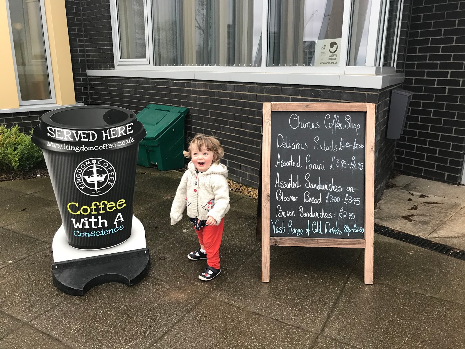 กระดานดำตั้งพื้น