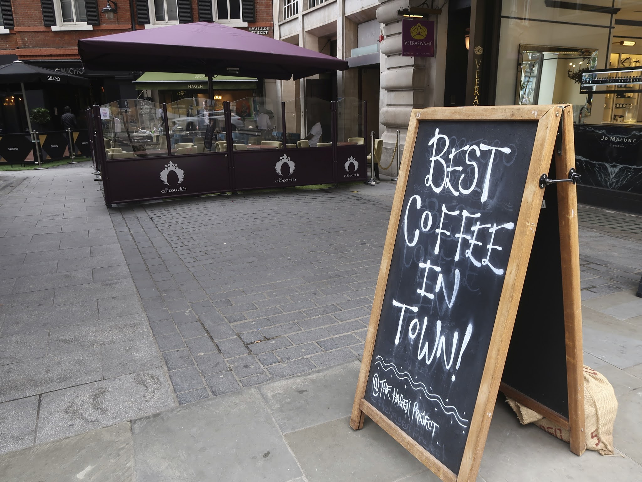 กระดานดำตั้งพื้น