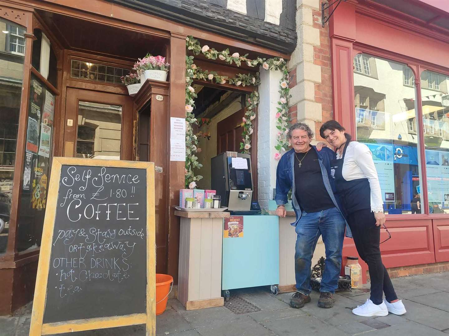 กระดานดำตั้งพื้น