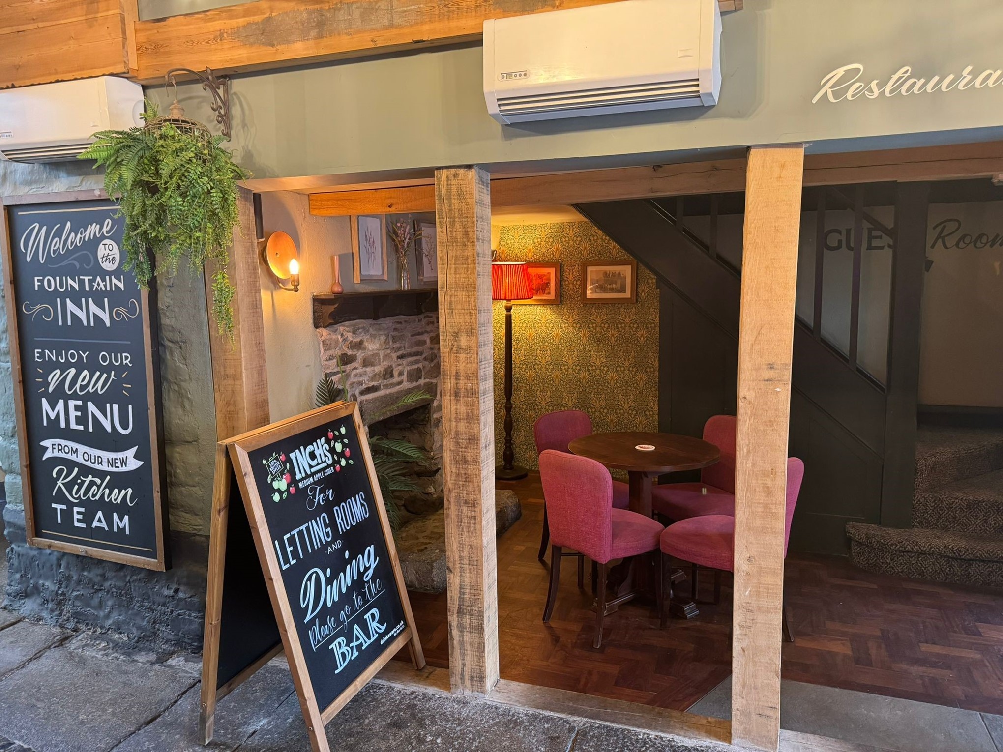 กระดานดำตั้งพื้น