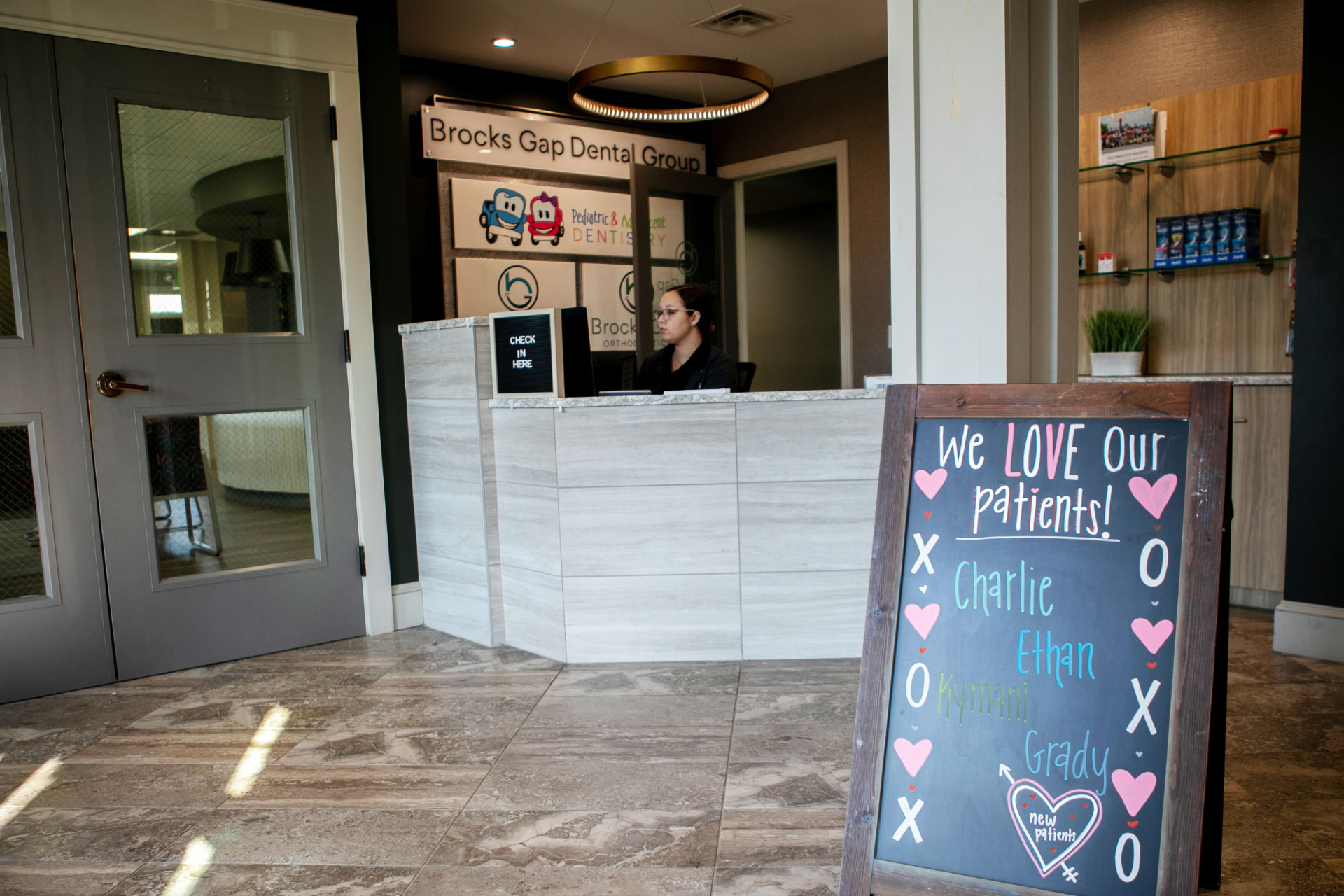 กระดานดำตั้งพื้น